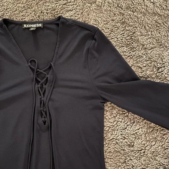 EXPRESS Women’s Front Tie Blouse - Picture 9 of 11